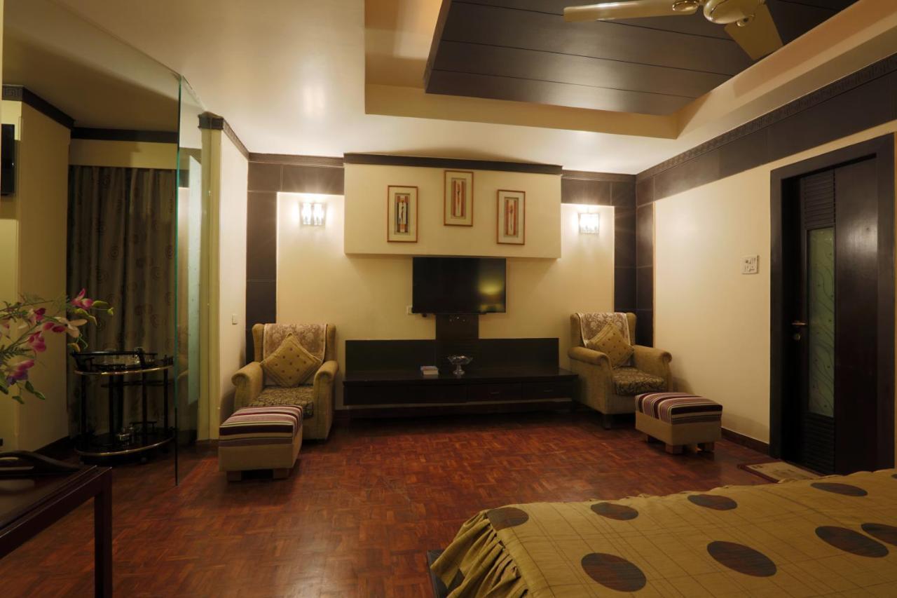Hotel The Manor - A Boutique Hotel Jorhat Ngoại thất bức ảnh
