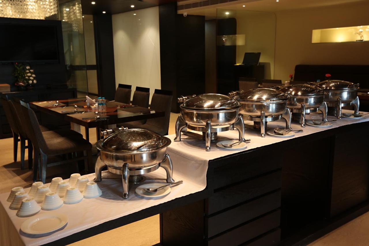 Hotel The Manor - A Boutique Hotel Jorhat Ngoại thất bức ảnh