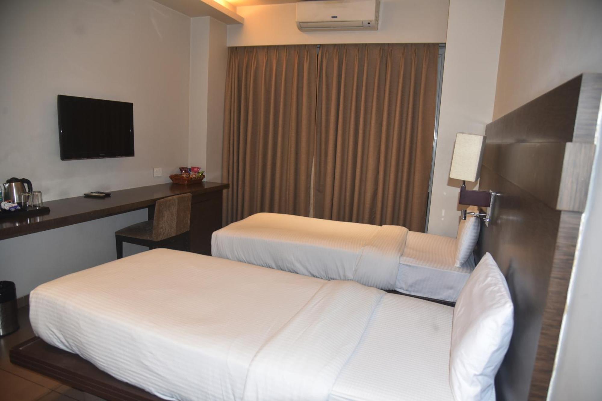 Hotel The Manor - A Boutique Hotel Jorhat Ngoại thất bức ảnh