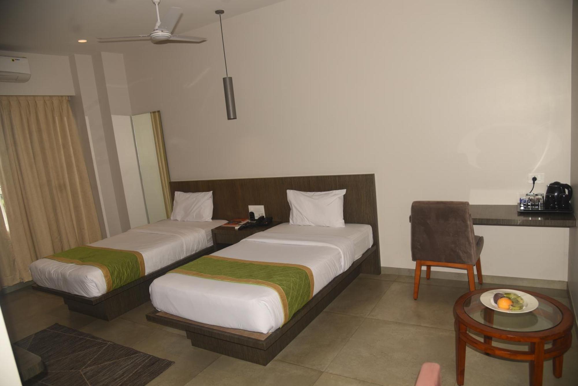 Hotel The Manor - A Boutique Hotel Jorhat Ngoại thất bức ảnh