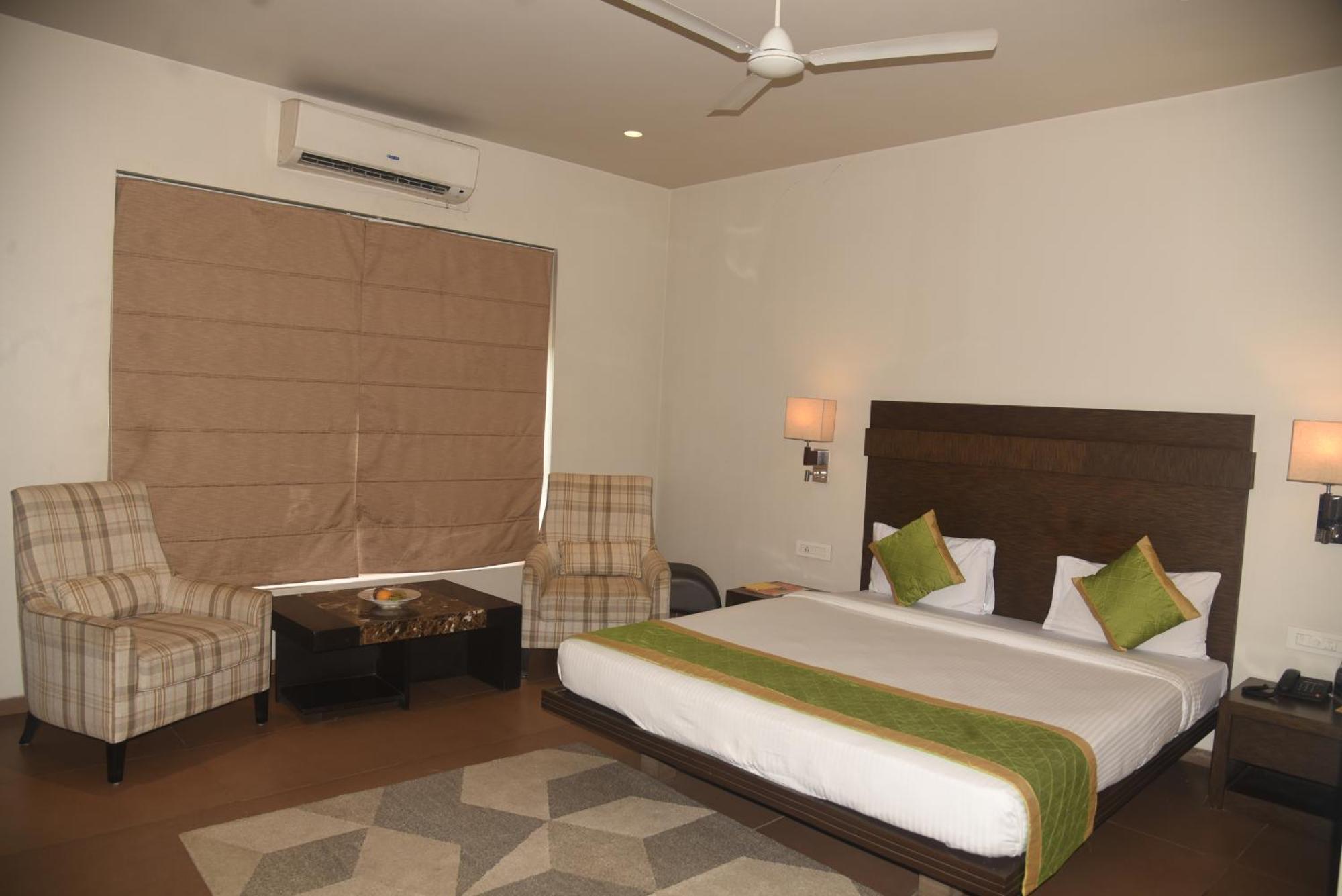 Hotel The Manor - A Boutique Hotel Jorhat Ngoại thất bức ảnh