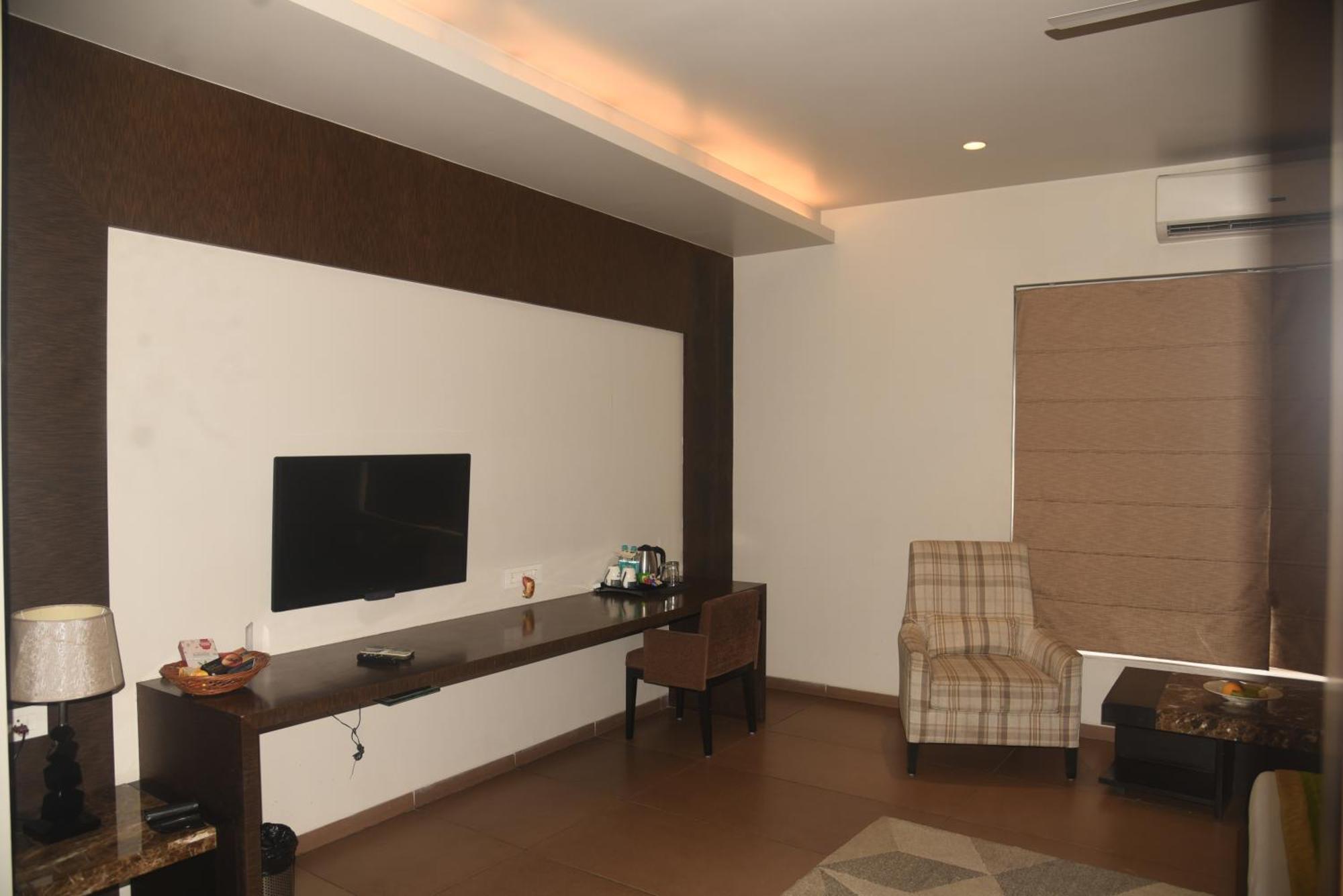 Hotel The Manor - A Boutique Hotel Jorhat Ngoại thất bức ảnh